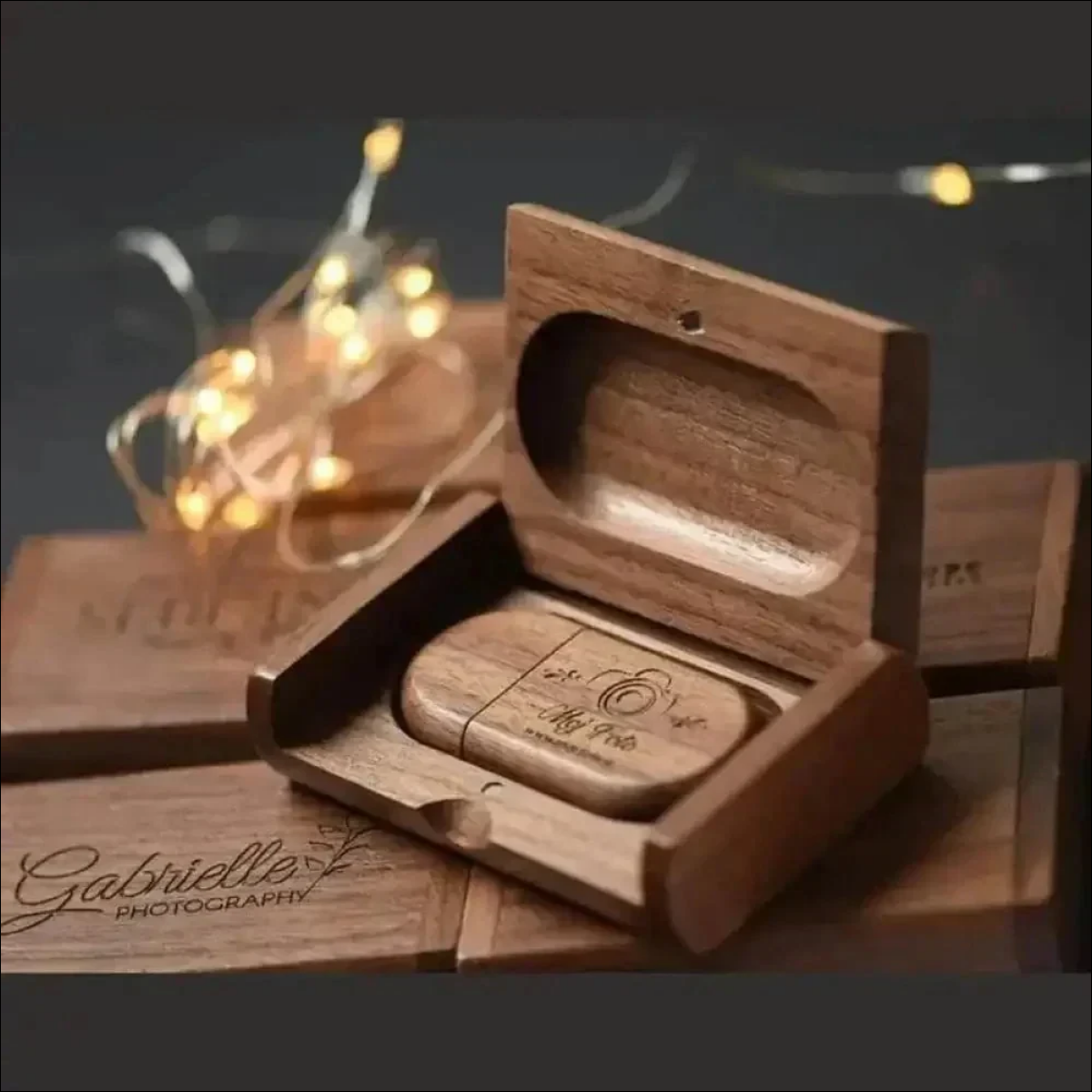 Pen Drive De Madeira Personalizado 16 Gb Gravamos Logo/nome Cor WALNUT WOOD Pendrive 16 Gb - Jm Grife - Pen Drive De Madeira Personalizado 16 Gb Gravamos Logo/nome Cor WALNUT WOOD Pendrive 16 Gb - - Jm Grife - CARBONIZED, Jm Grife, MLB21479727-CARBONIZED, MLB21479727-WALNUT WOOD, WALNUT WOOD - Jm Grife