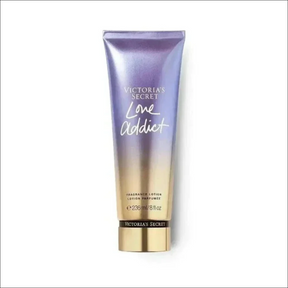 Creme Hidratante Corporal Victoria's Secret 236ml - Diversas Fragrâncias, Hidratação e Perfume Duradouros - Jm Grife - Creme Hidratante Corporal Victoria's Secret 236ml - Diversas Fragrâncias, Hidratação e Perfume Duradouros - - Jm Grife - corporal, creme, hidratante, issues, Jm Grife, Pear-Glacé, secret, victoria - Jm Grife