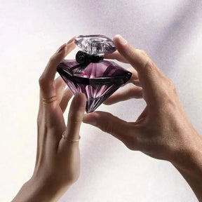 Lancôme La Nuit Trésor EDP Feminino - Perfume Floral Oriental com Rosa Negra e Orquídea - Jm Grife - Lancôme La Nuit Trésor EDP Feminino - Perfume Floral Oriental com Rosa Negra e Orquídea - - Jm Grife - 100 mL, 30 mL, 50 mL, amor, feminino, issues, Jm Grife, lanc, MLB6280903-100 mL, MLB6280903-30 mL, MLB6280903-50 mL, nuit, perfume - Jm Grife
